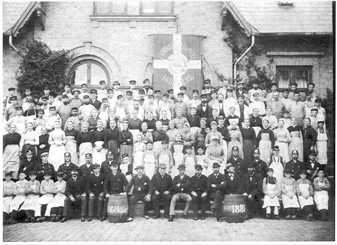 Fabrikken Alliances medarbejdere, 1885.Foto: Valby Lokalhistoriske Selskab &amp; Arkiv.